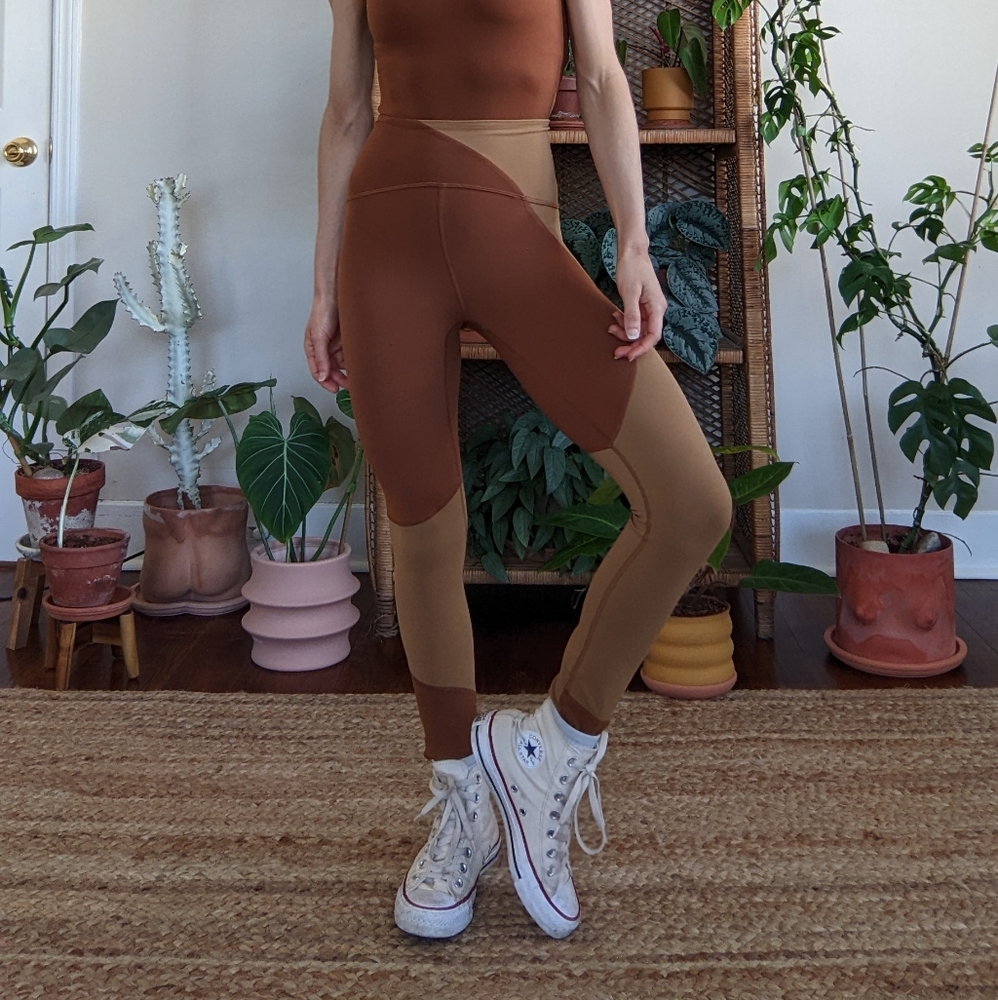 ルルレモン　Nulu Colour Block High-Rise Lululemon Nulu Colour Block High-Rise Crop 23